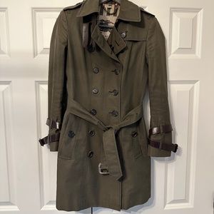 Sadly, too small for me :( Women’s Burberry Trench Size 4